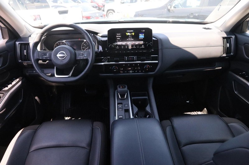 Nissan Pathfinder Vehicle Image 22