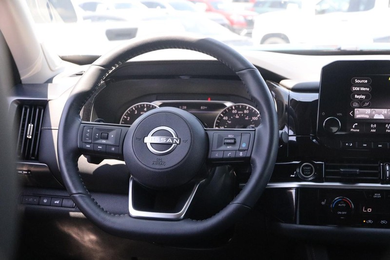 Nissan Pathfinder Vehicle Image 24