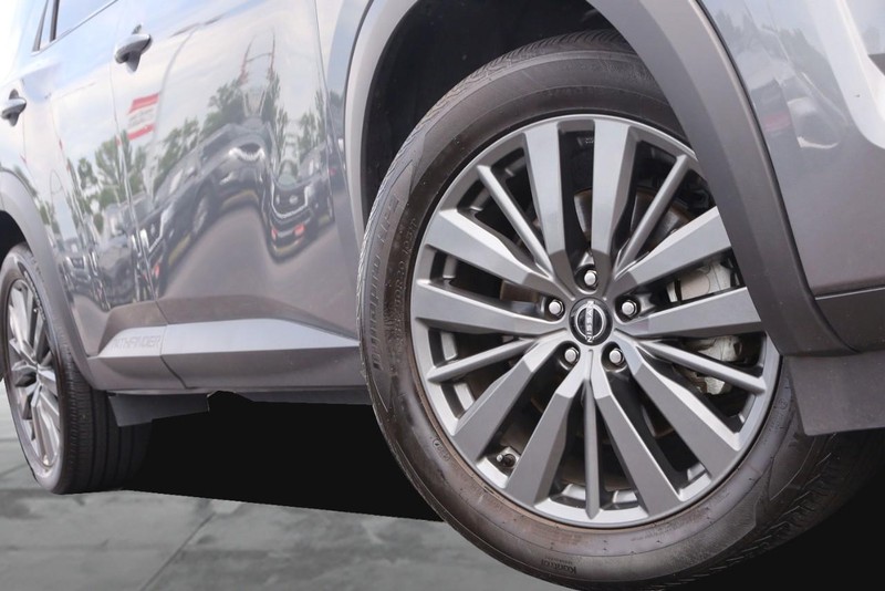 Nissan Pathfinder Vehicle Image 03