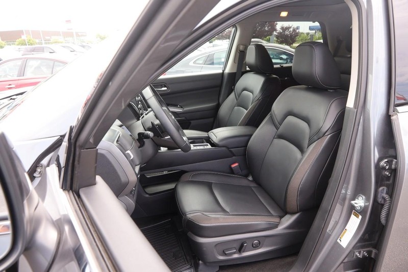 Nissan Pathfinder Vehicle Image 10