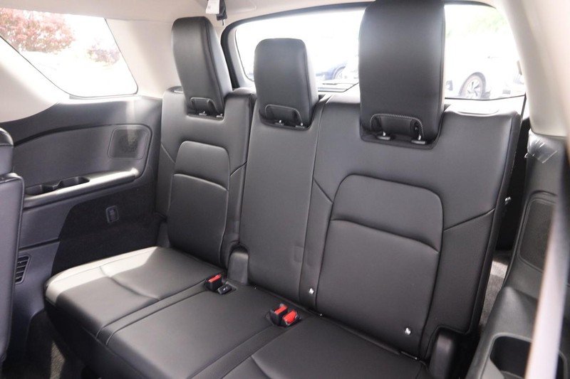 Nissan Pathfinder Vehicle Image 12
