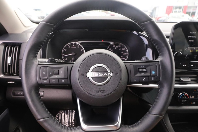 Nissan Pathfinder Vehicle Image 13