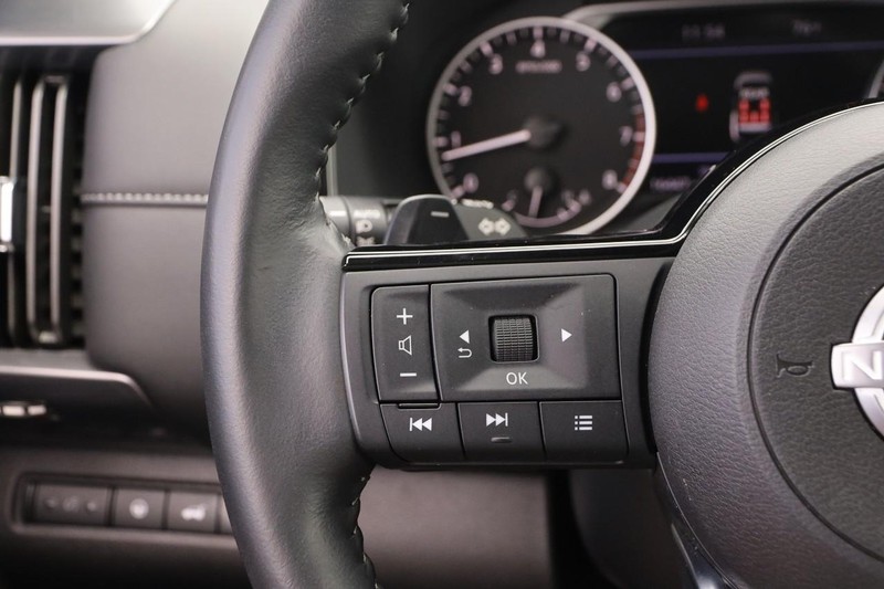 Nissan Pathfinder Vehicle Image 14