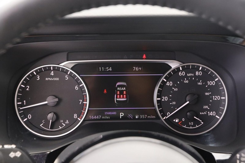 Nissan Pathfinder Vehicle Image 16