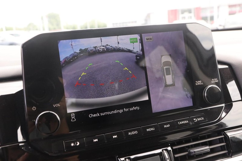 Nissan Pathfinder Vehicle Image 19