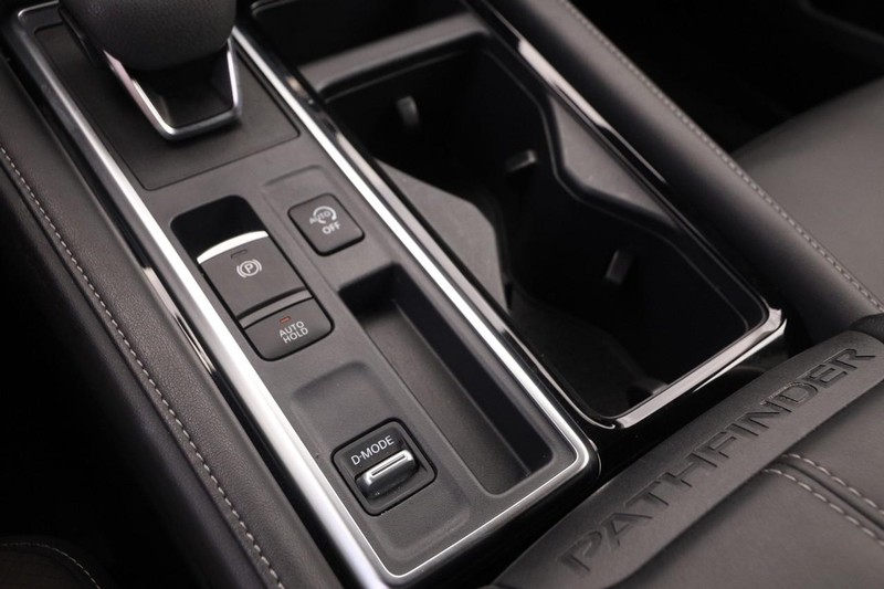 Nissan Pathfinder Vehicle Image 21