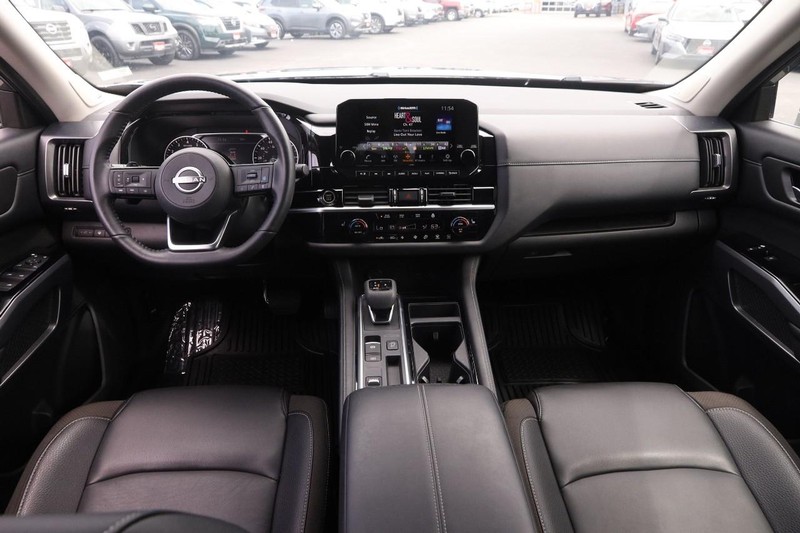 Nissan Pathfinder Vehicle Image 24