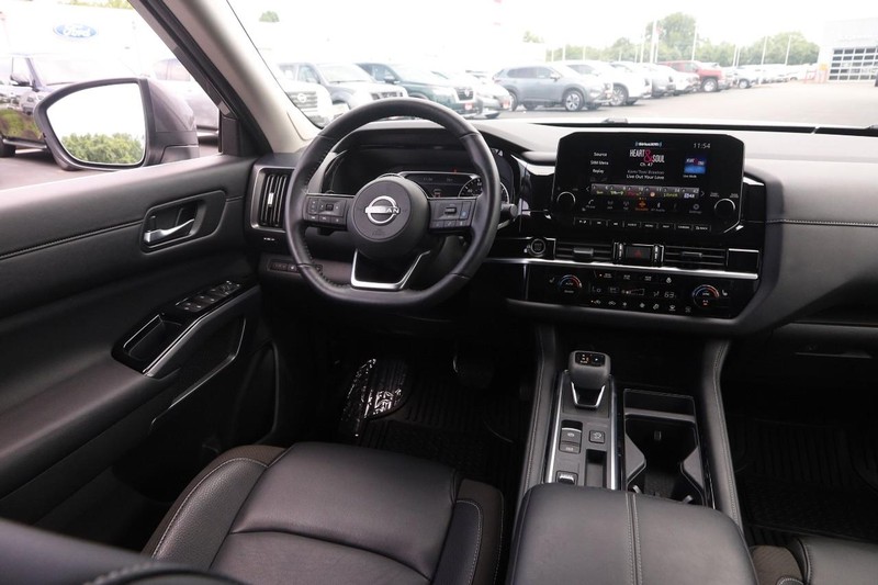 Nissan Pathfinder Vehicle Image 25