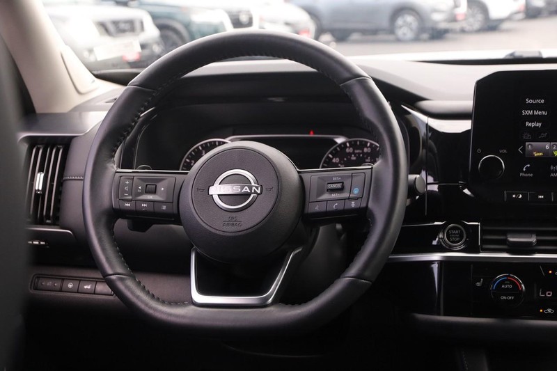Nissan Pathfinder Vehicle Image 26
