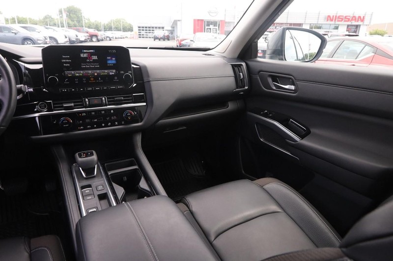 Nissan Pathfinder Vehicle Image 28