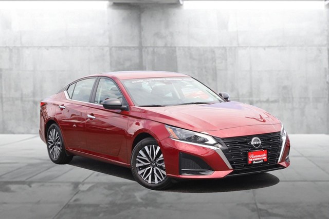 Used 2024 Nissan Altima SV with VIN 1N4BL4DV8RN388470 for sale in Hazelwood, MO