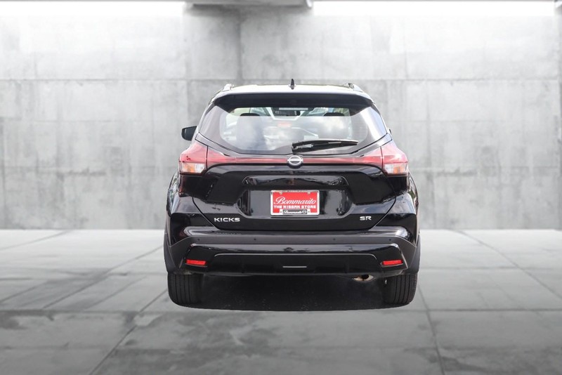 Nissan Kicks Vehicle Image 06