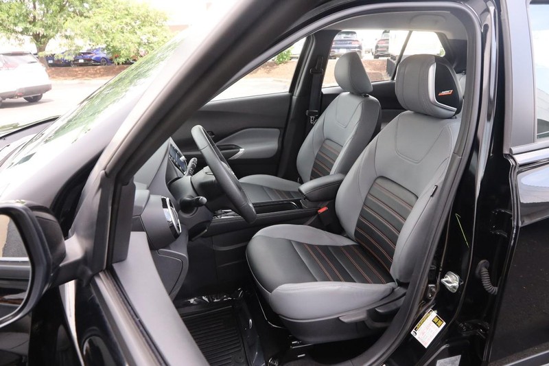 Nissan Kicks Vehicle Image 08