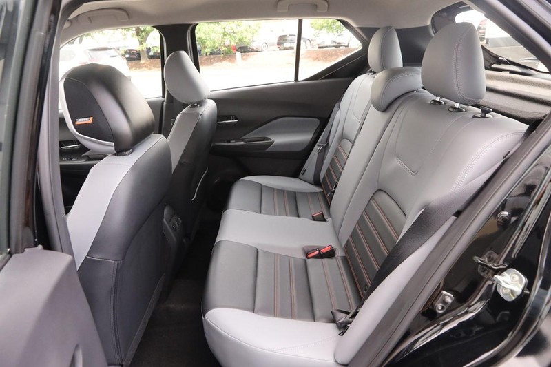 Nissan Kicks Vehicle Image 09