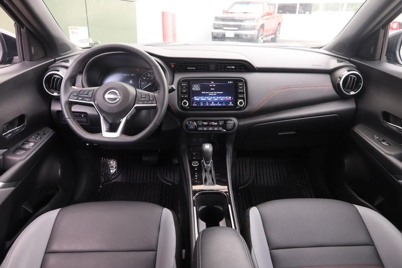 Nissan Kicks Vehicle Image 18