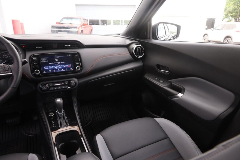 Nissan Kicks Vehicle Image 22