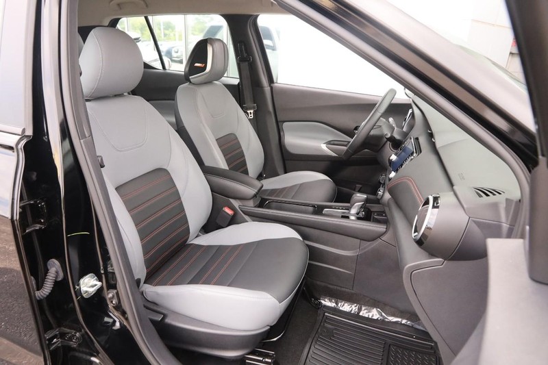 Nissan Kicks Vehicle Image 23