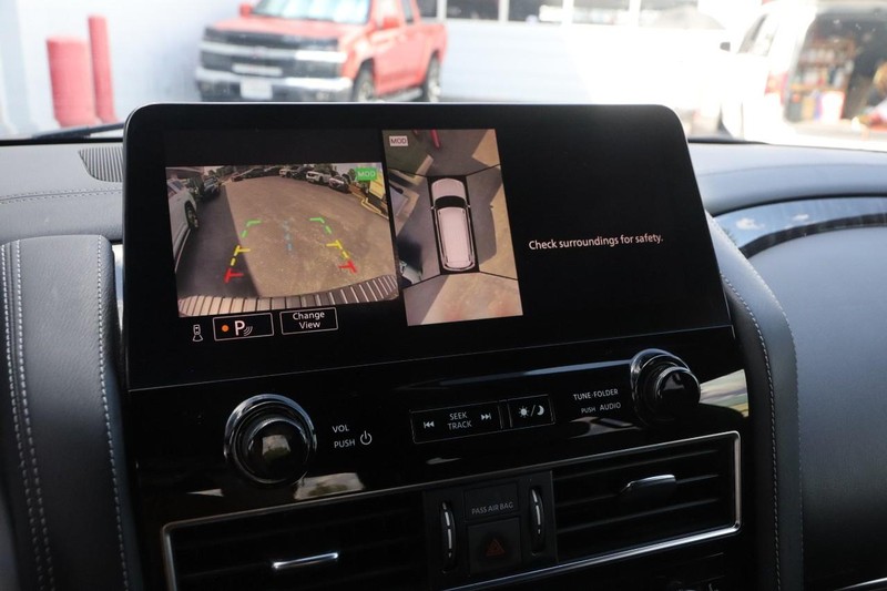 Nissan Armada Vehicle Image 18