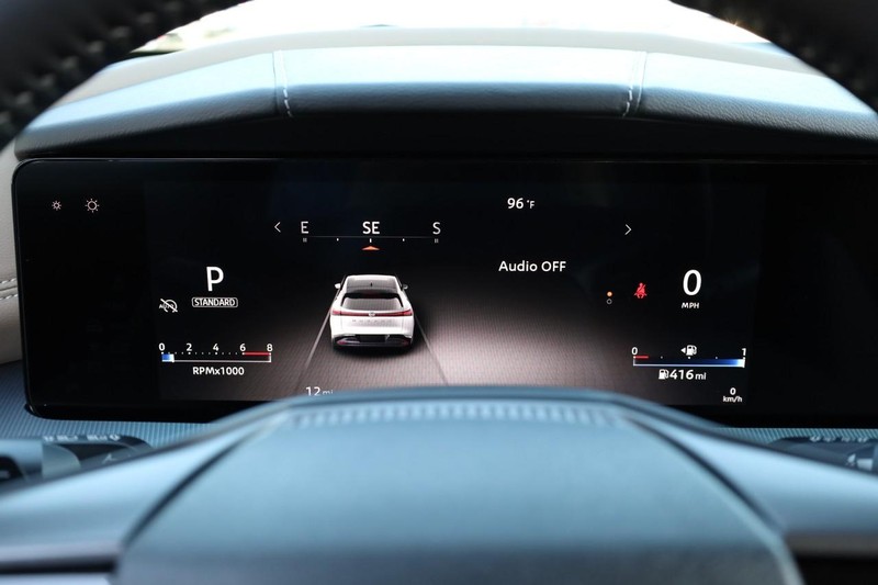 Nissan Murano Vehicle Image 14