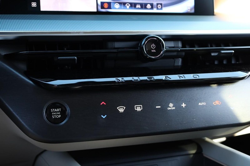 Nissan Murano Vehicle Image 18