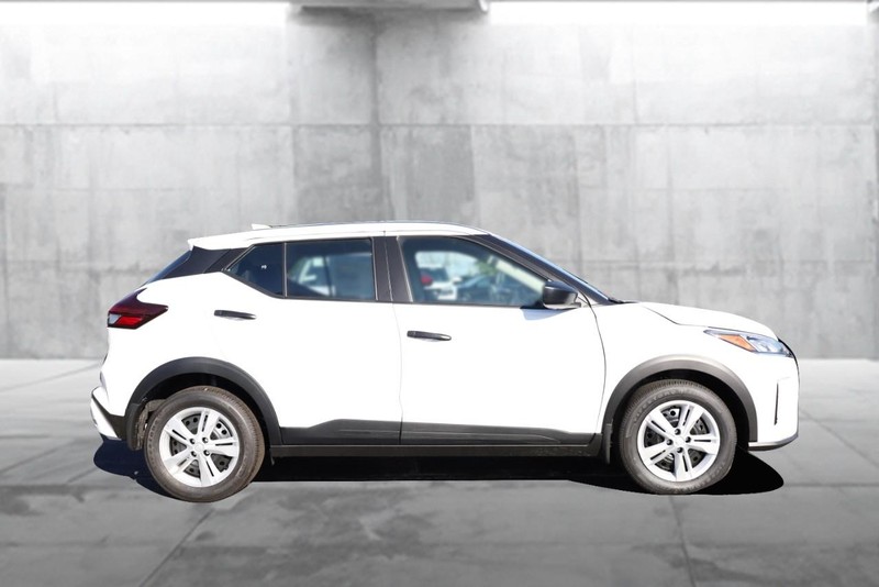 Nissan Kicks Play Vehicle Image 05