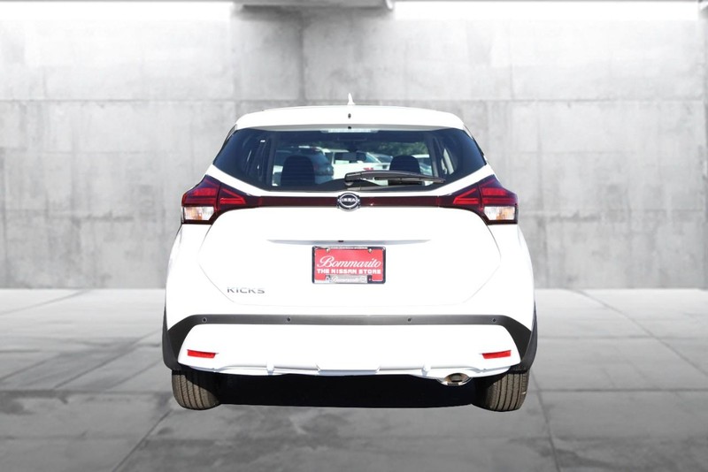 Nissan Kicks Play Vehicle Image 06
