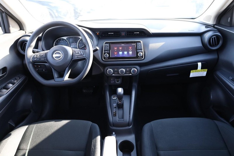 Nissan Kicks Play Vehicle Image 26