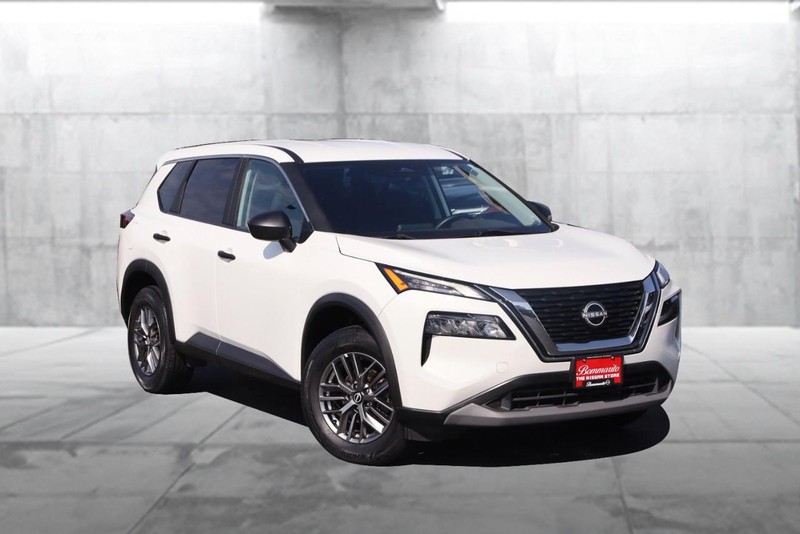 Nissan Rogue Vehicle Image 02