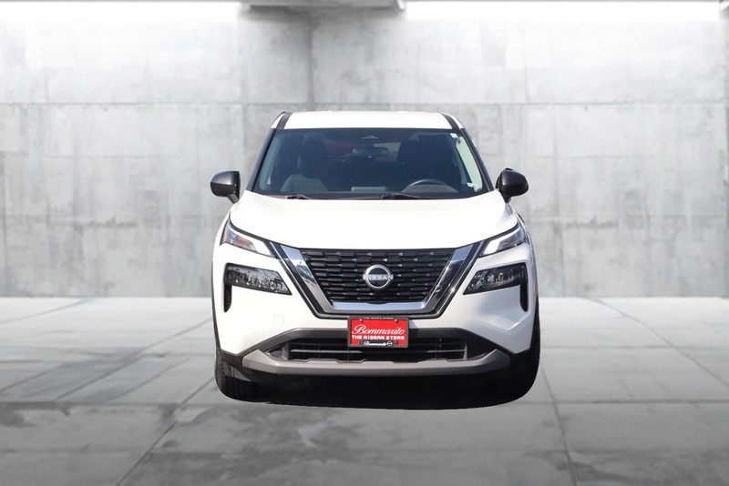 Nissan Rogue Vehicle Image 04