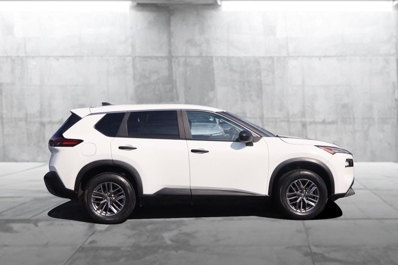 Nissan Rogue Vehicle Image 05