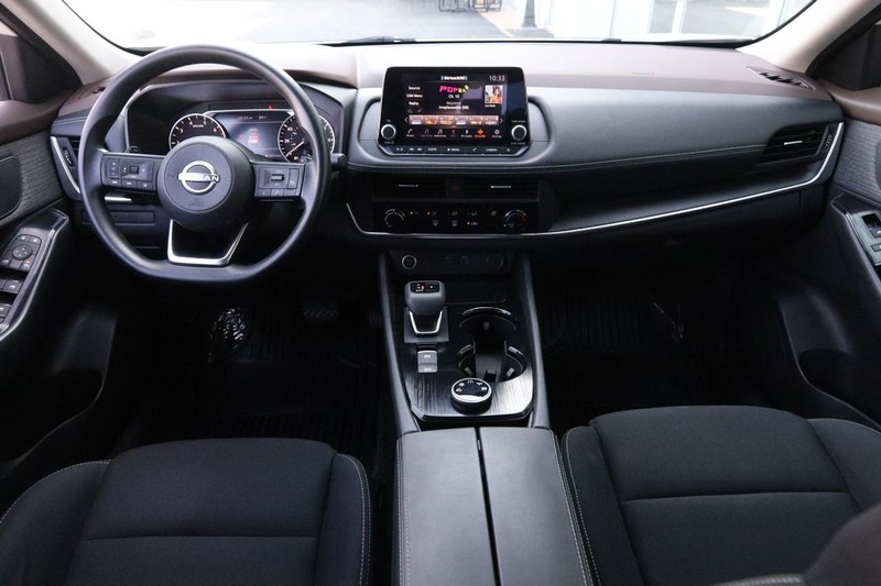 Nissan Rogue Vehicle Image 19