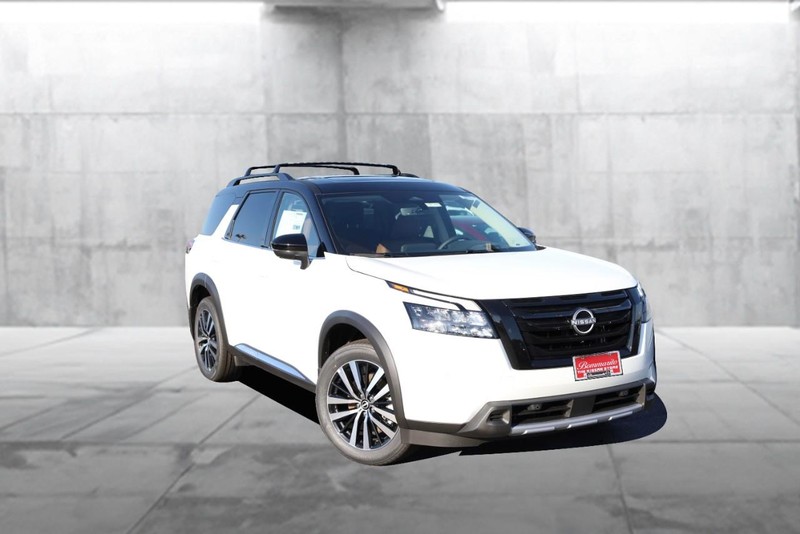Nissan Pathfinder Vehicle Image 02