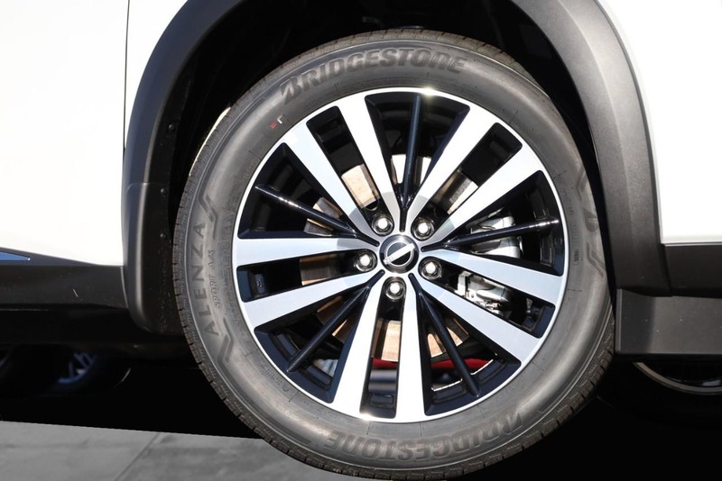 Nissan Pathfinder Vehicle Image 03