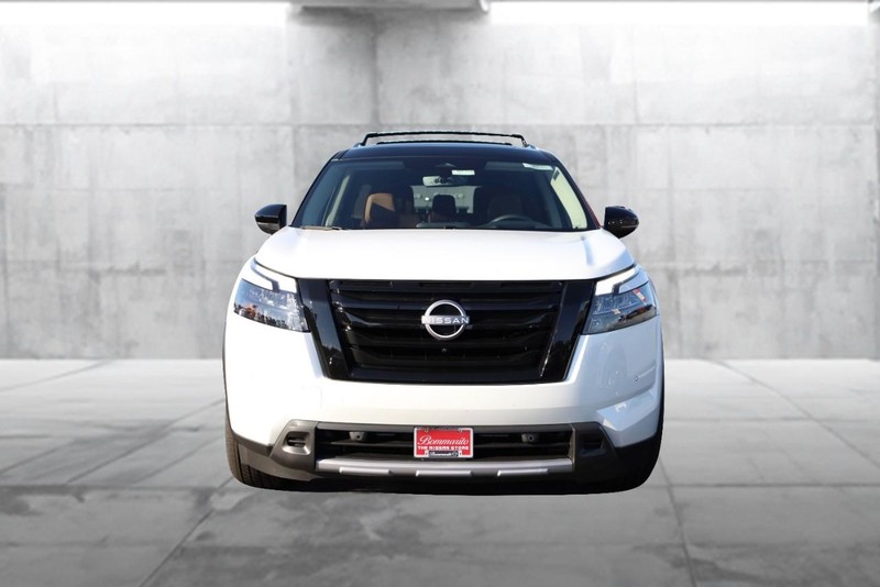 Nissan Pathfinder Vehicle Image 04