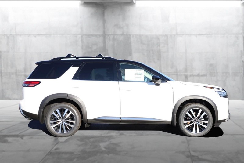 Nissan Pathfinder Vehicle Image 05