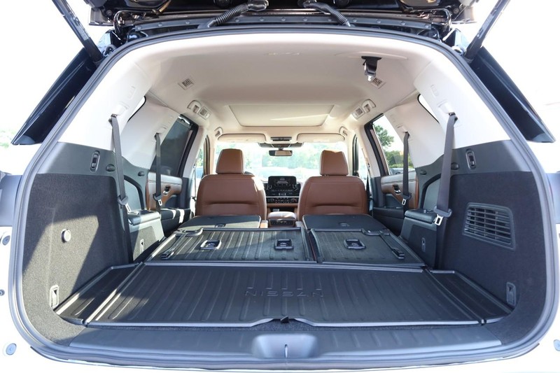 Nissan Pathfinder Vehicle Image 09