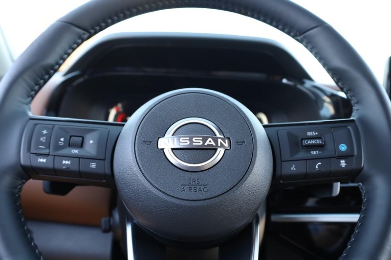 Nissan Pathfinder Vehicle Image 14