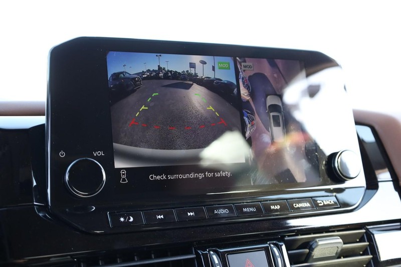 Nissan Pathfinder Vehicle Image 18