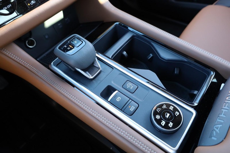 Nissan Pathfinder Vehicle Image 21