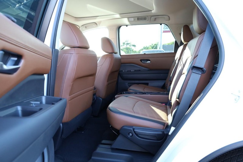Nissan Pathfinder Vehicle Image 26