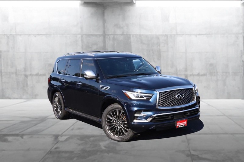INFINITI QX80 Vehicle Image 02