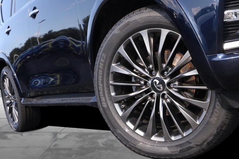INFINITI QX80 Vehicle Image 03