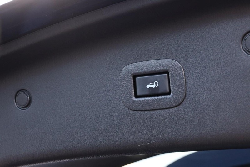 INFINITI QX80 Vehicle Image 10