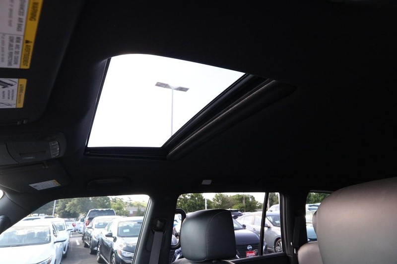INFINITI QX80 Vehicle Image 11