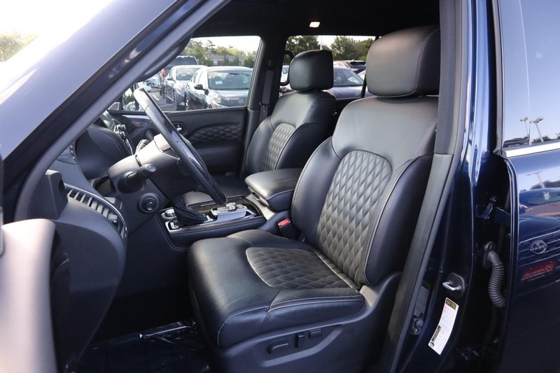 INFINITI QX80 Vehicle Image 12