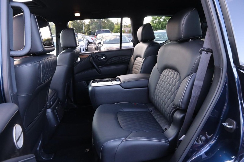 INFINITI QX80 Vehicle Image 13