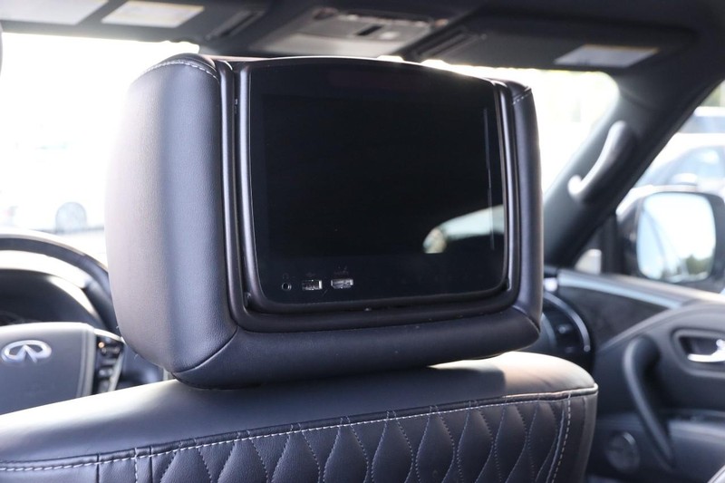 INFINITI QX80 Vehicle Image 14