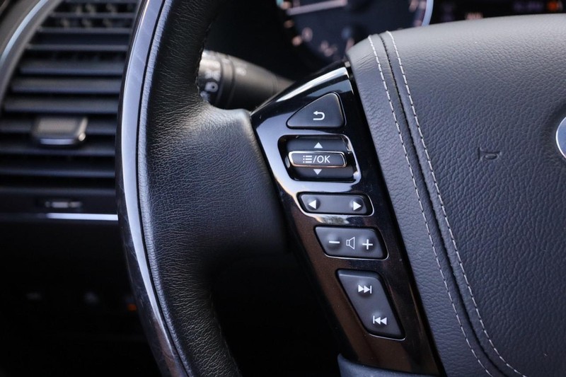 INFINITI QX80 Vehicle Image 17