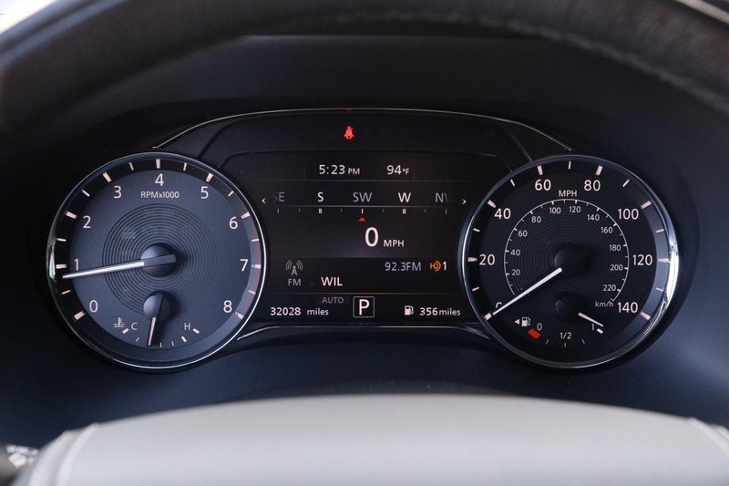 INFINITI QX80 Vehicle Image 19