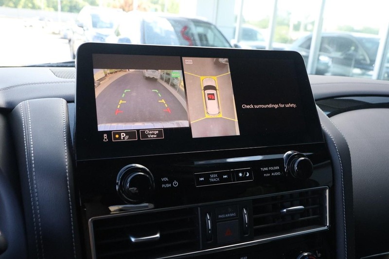 INFINITI QX80 Vehicle Image 22